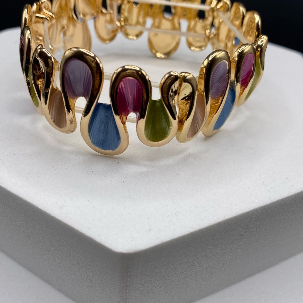Elegant Multicolor Gold Bracelet
